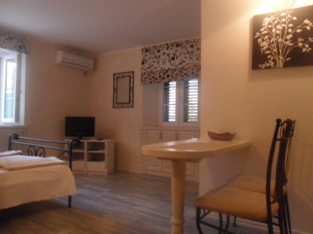 Old Town Apartment Sibenik Room photo